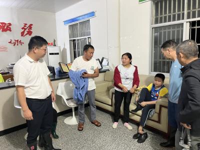 【防汛抗灾 生产自救】雷家店镇凌晨紧急转移安置群众41人